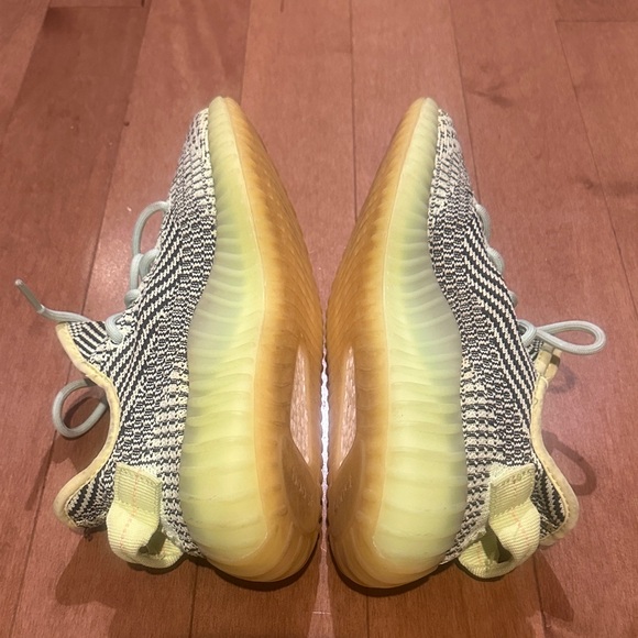 Yeezy Boost 350 V2 sneakers!  Size 7!  Lime green/black. Like new condition! - Picture 5 of 11